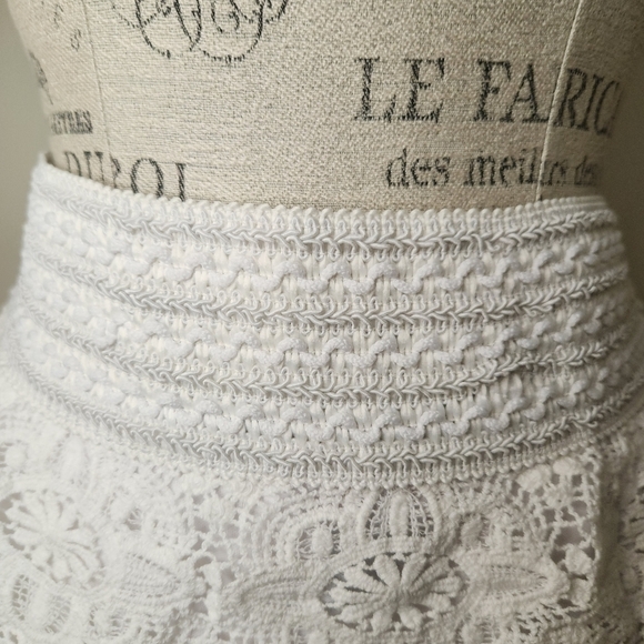 Vintage white cotton lace shorts - Picture 5 of 6